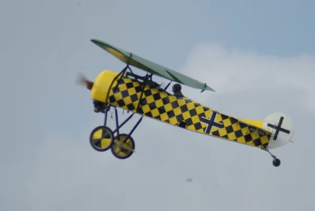 Unidentified — Single-engine aircraft