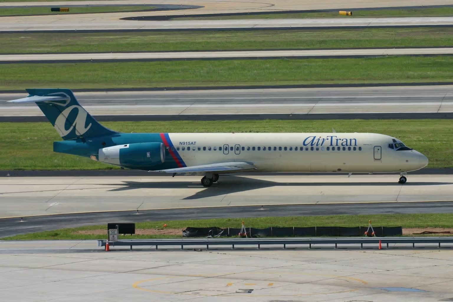 N915AT — Boeing