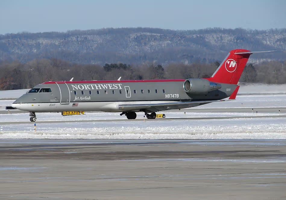 N8747B — Bombardier