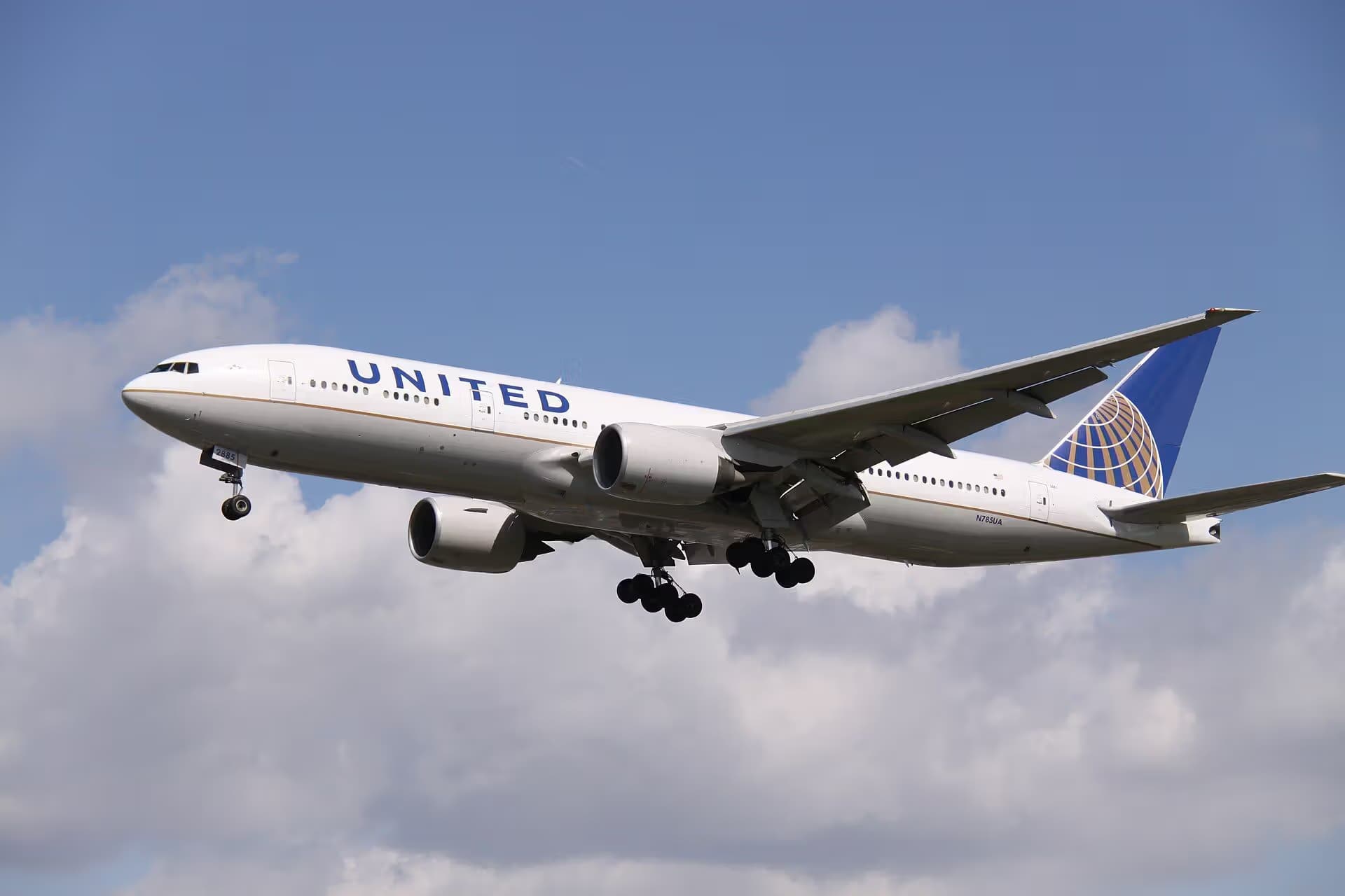 N785UA — Boeing