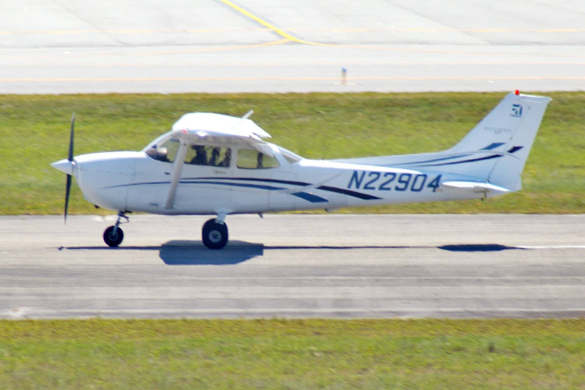 N22904 — Single-engine aircraft