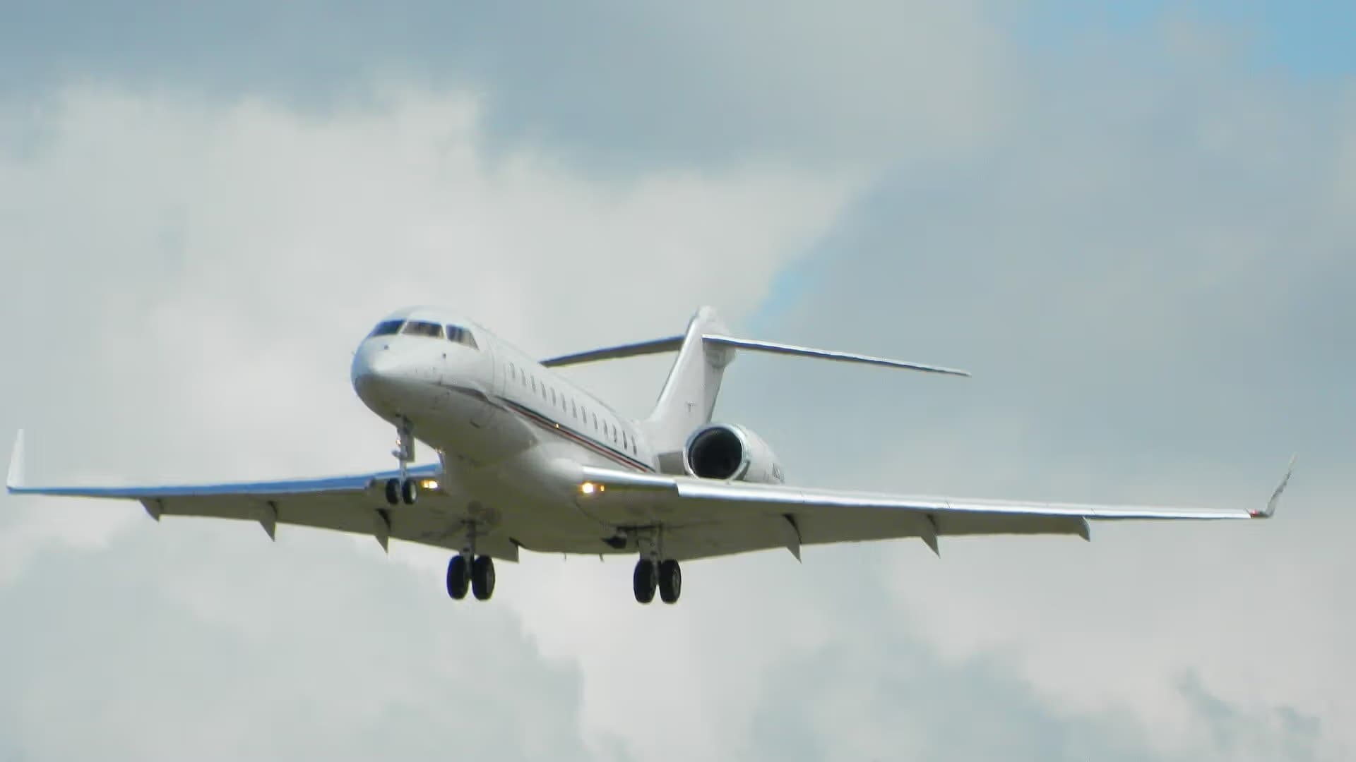 N162QS — Bombardier