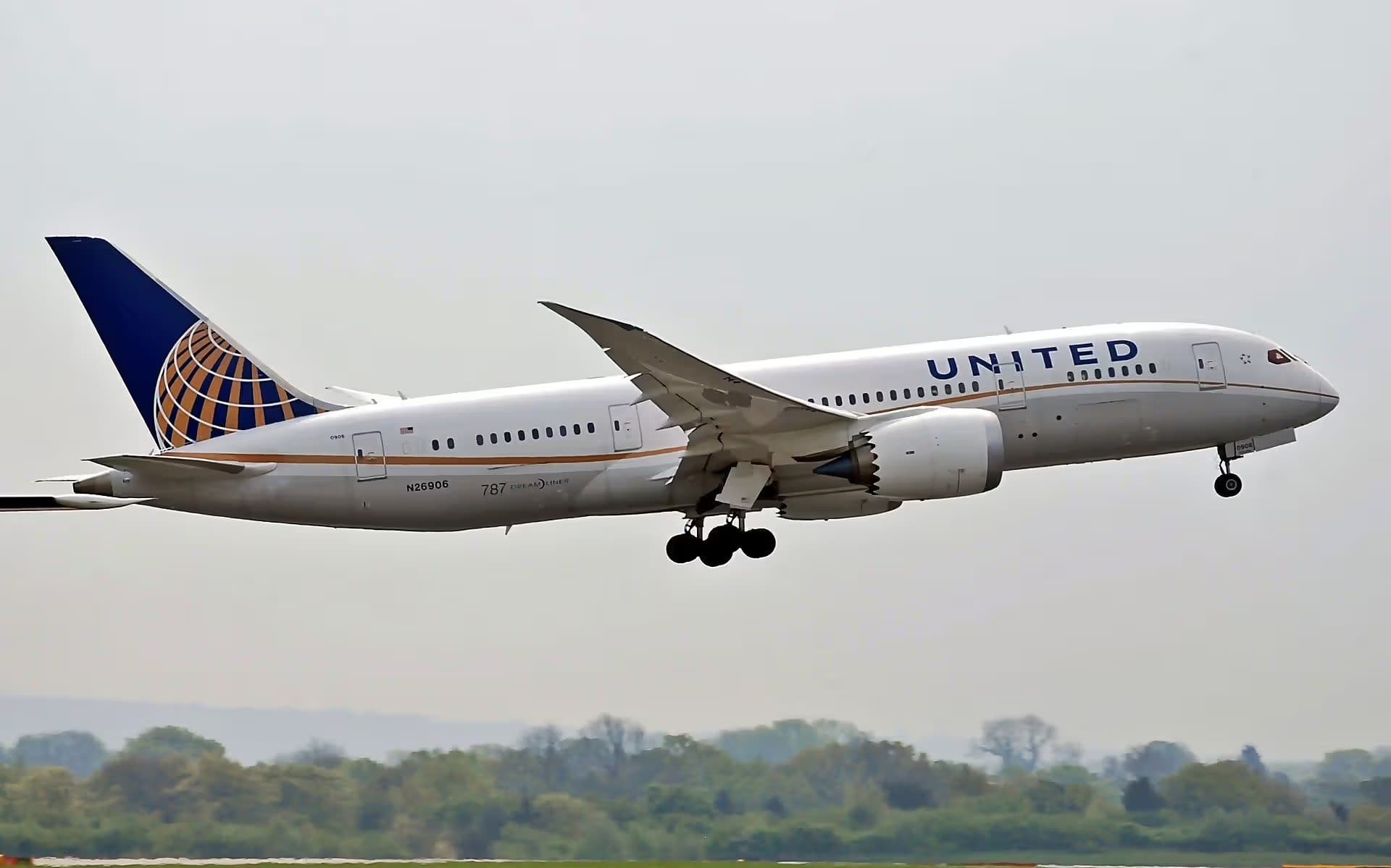 N26906 — Boeing at Manchester Airport