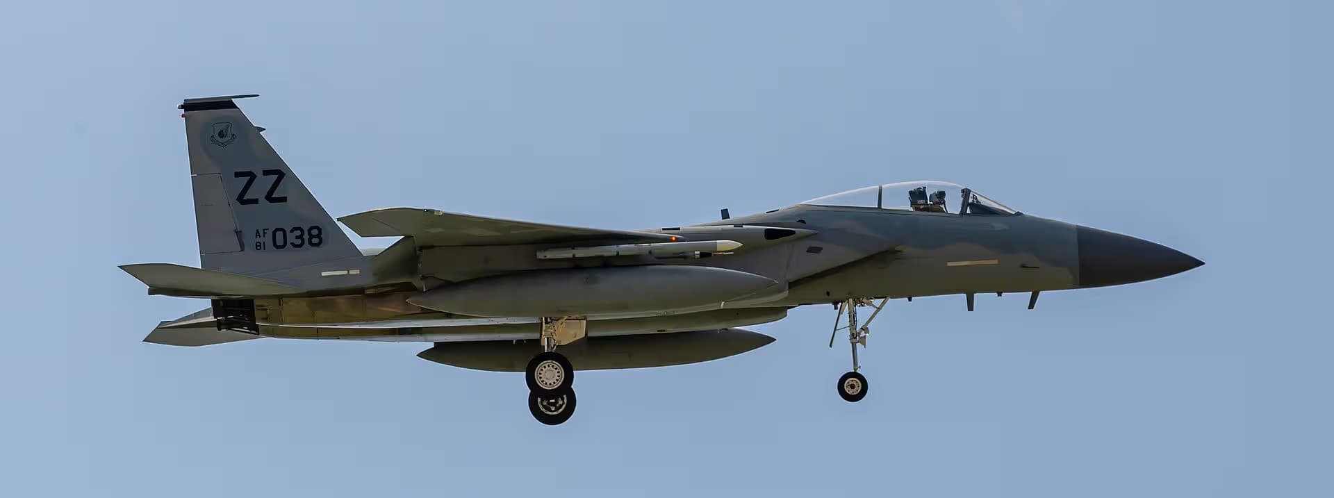 Unidentified — Twin-engine aircraft
