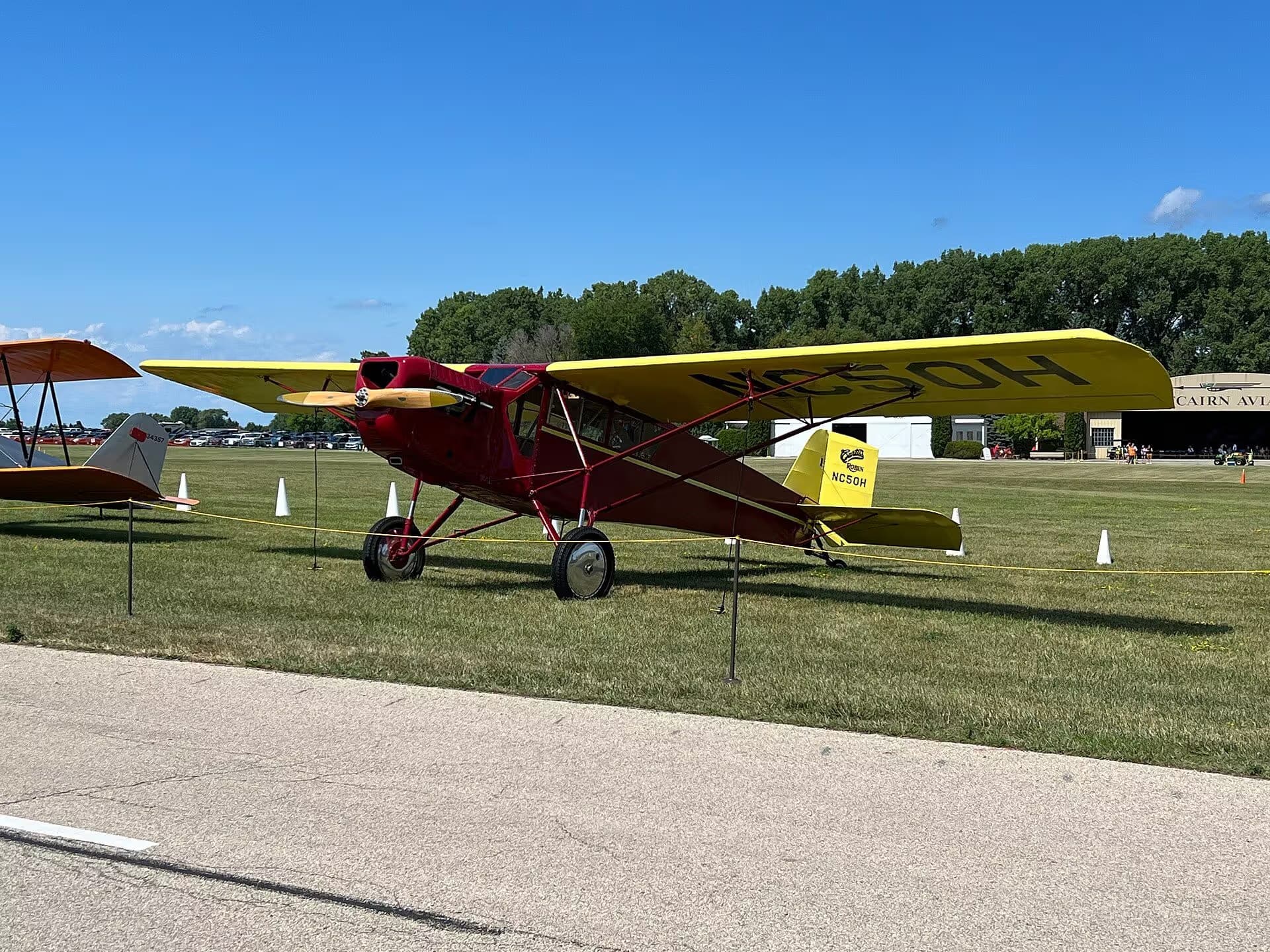 Unidentified — Single-engine aircraft