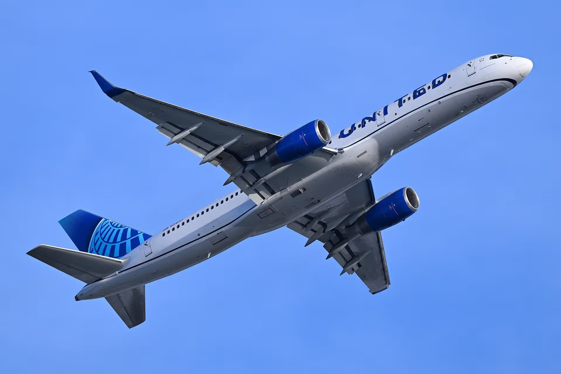 N34137 — Boeing