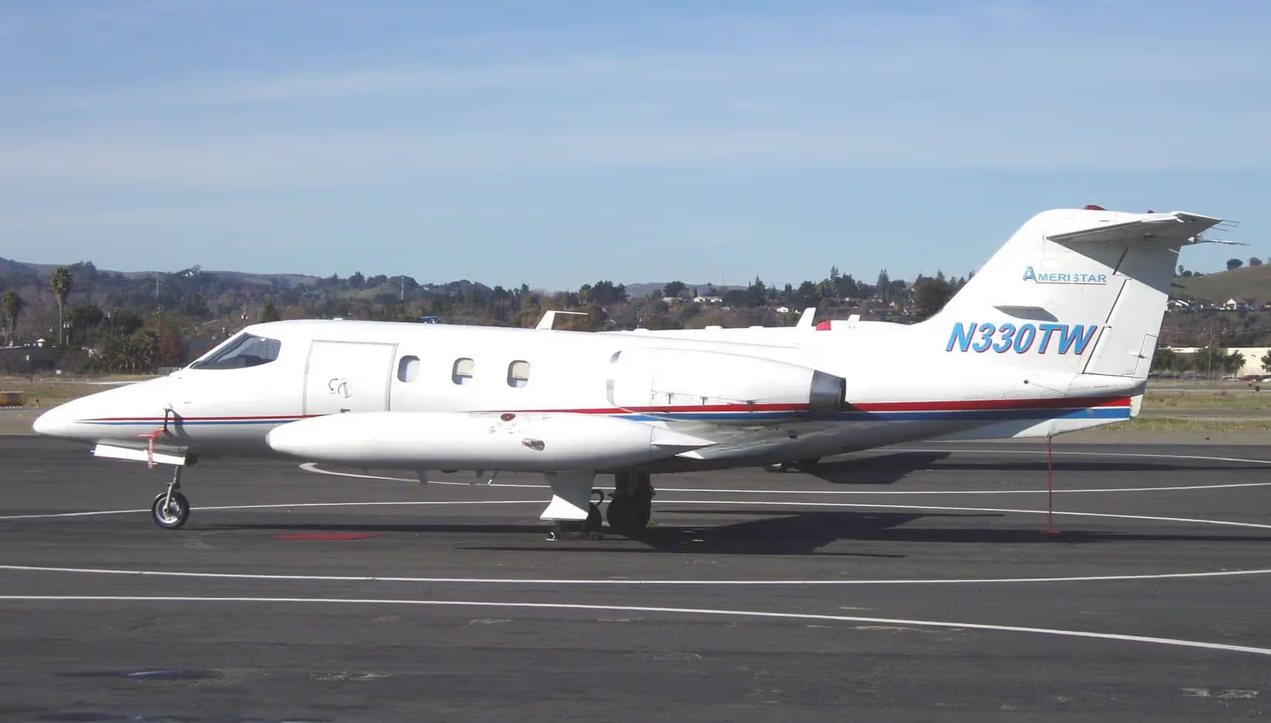 N330TW — Business jet