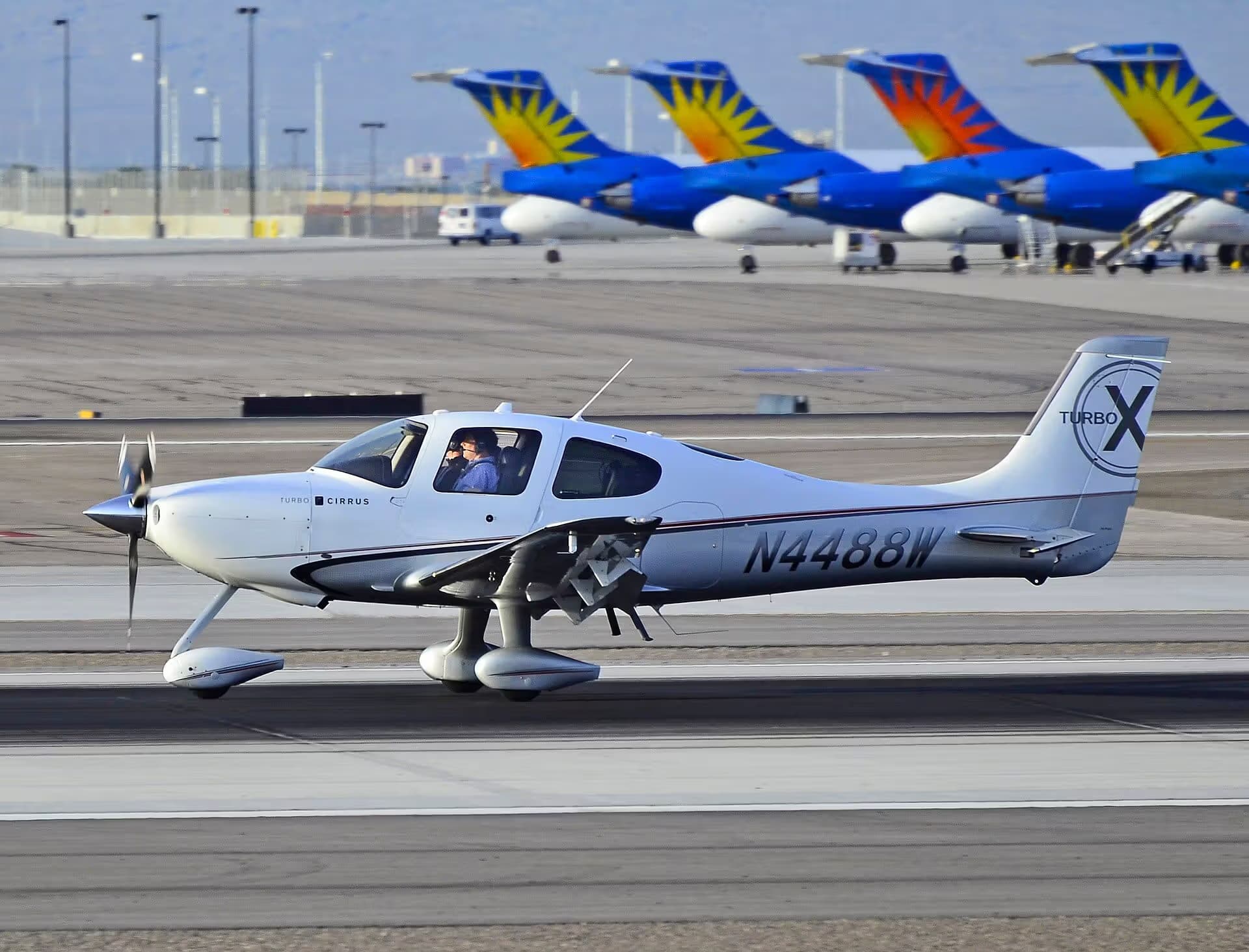N4488W — Cirrus