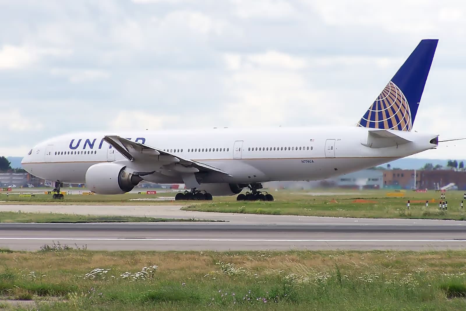 N774UA — Boeing