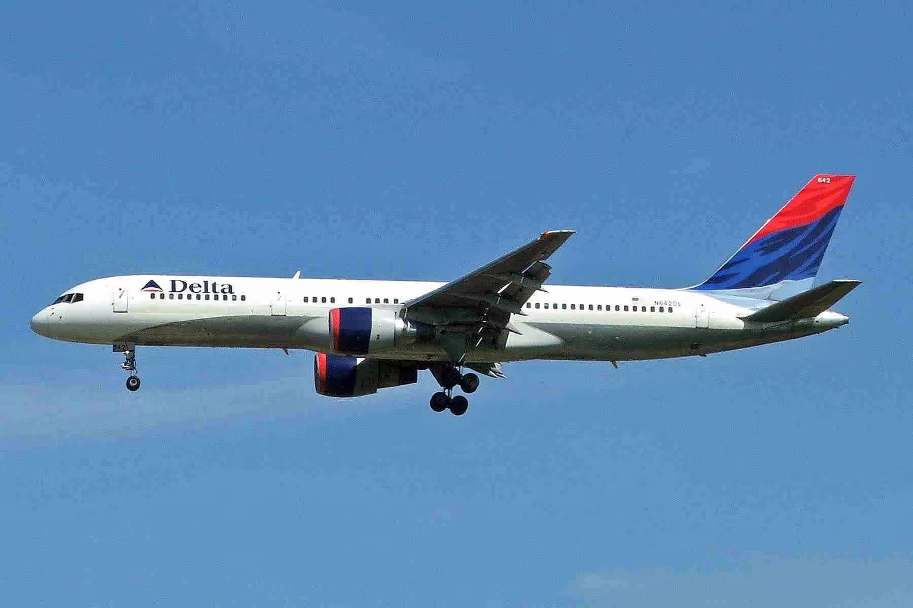 N642DL — Twin-engine aircraft