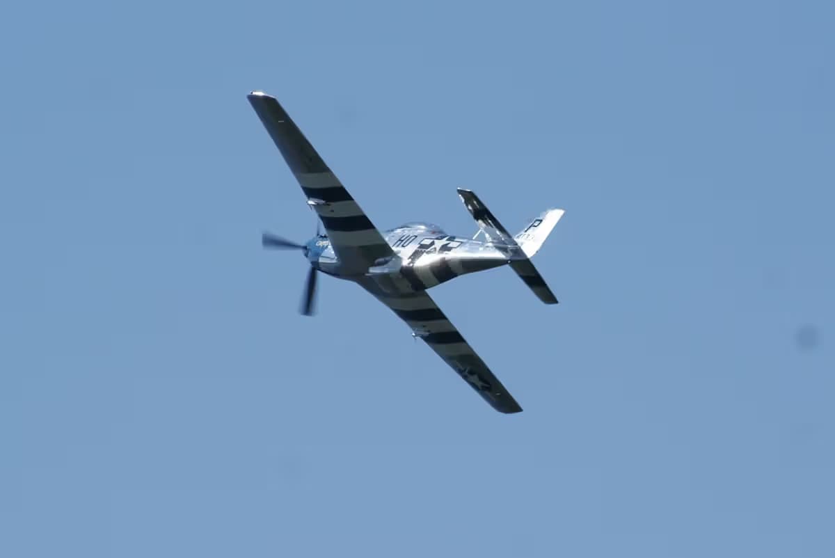 Unidentified — Single-engine aircraft