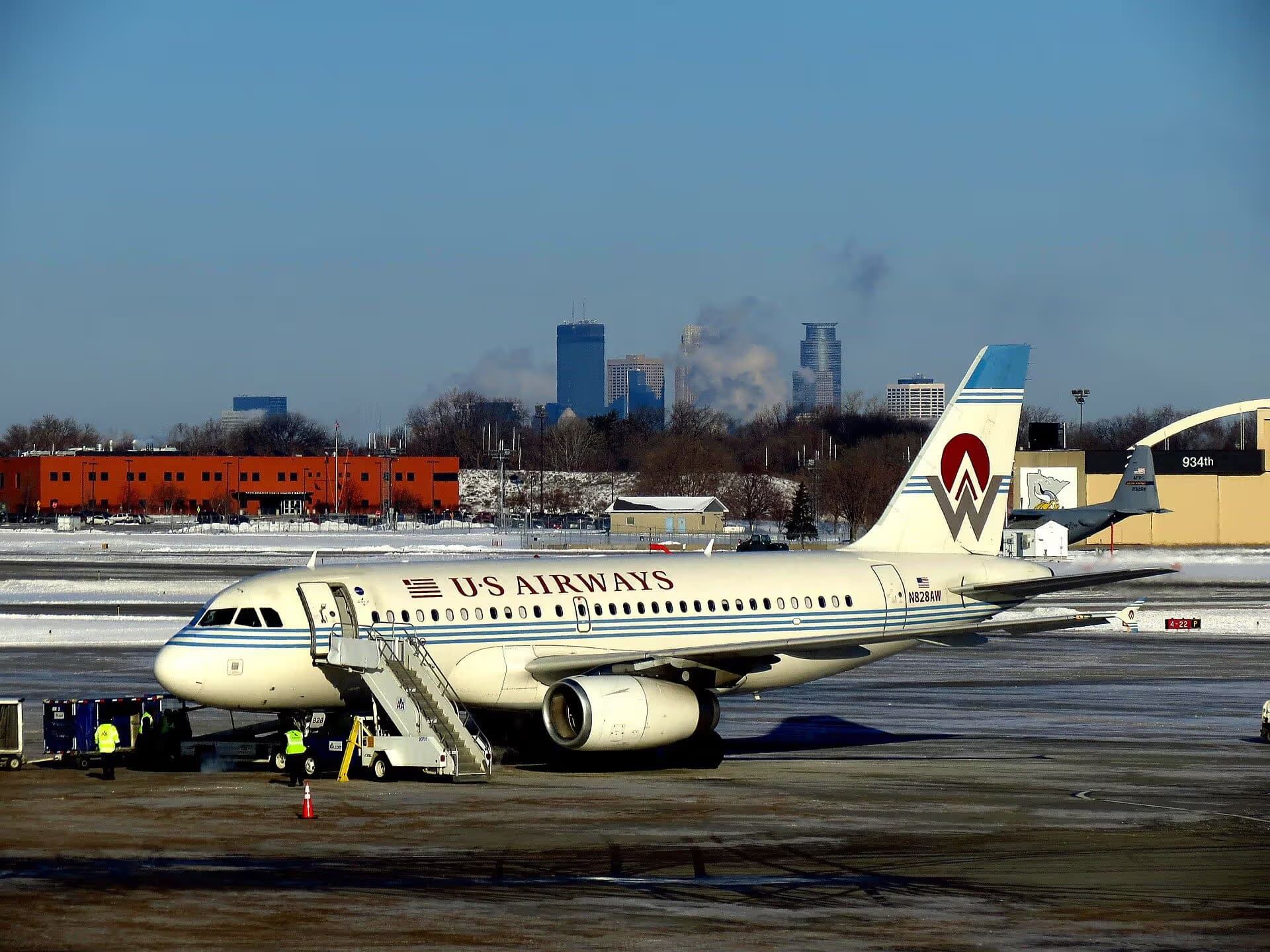 N828AW — Twin-engine aircraft