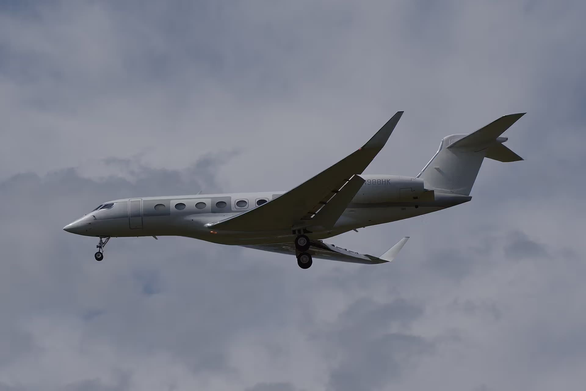 N988HK — Business jet