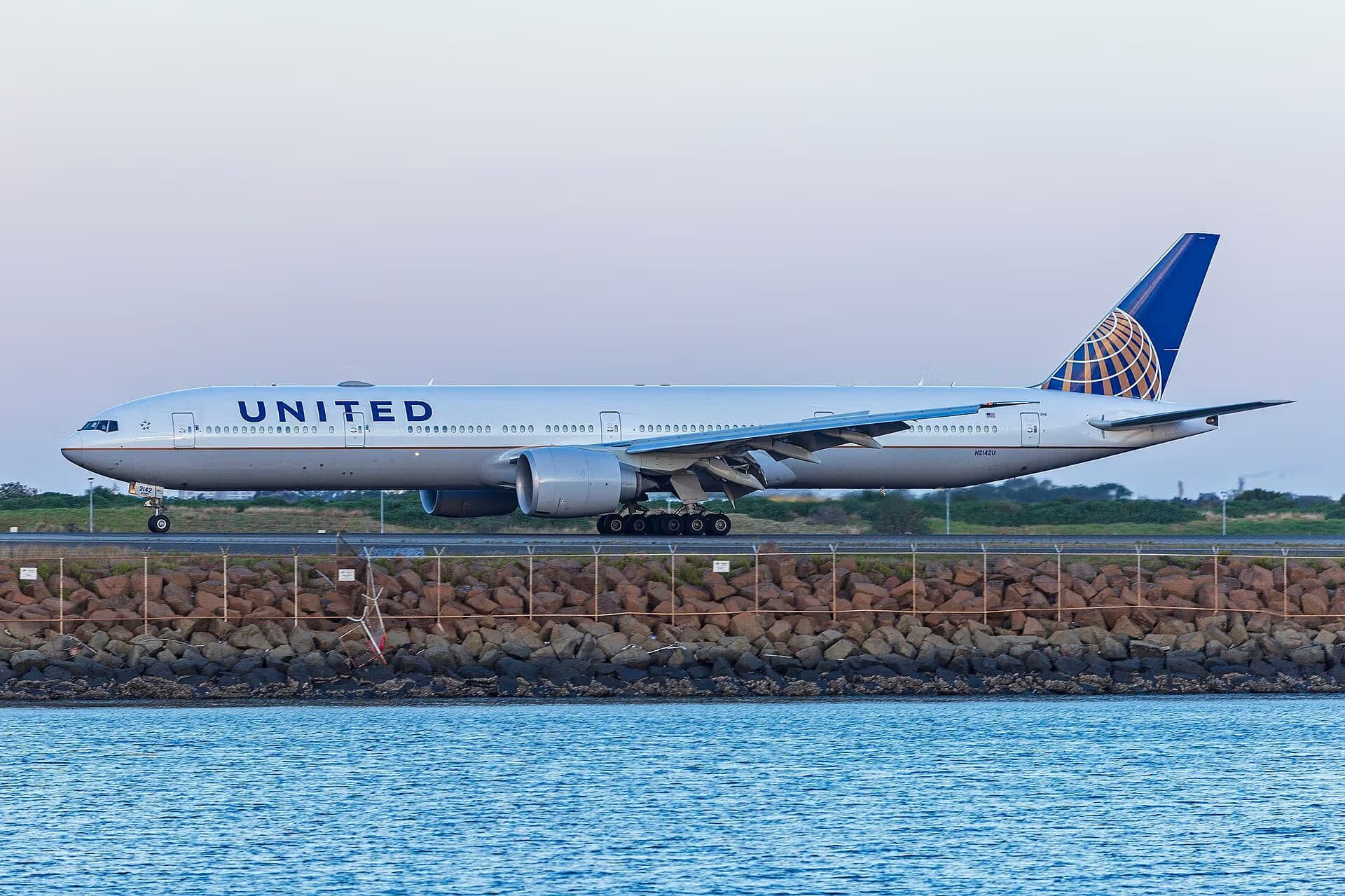 N2142U — Boeing