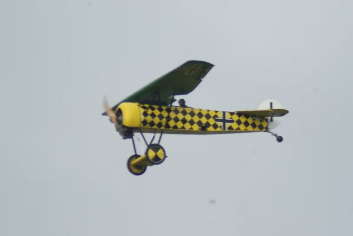 Unidentified — Single-engine aircraft
