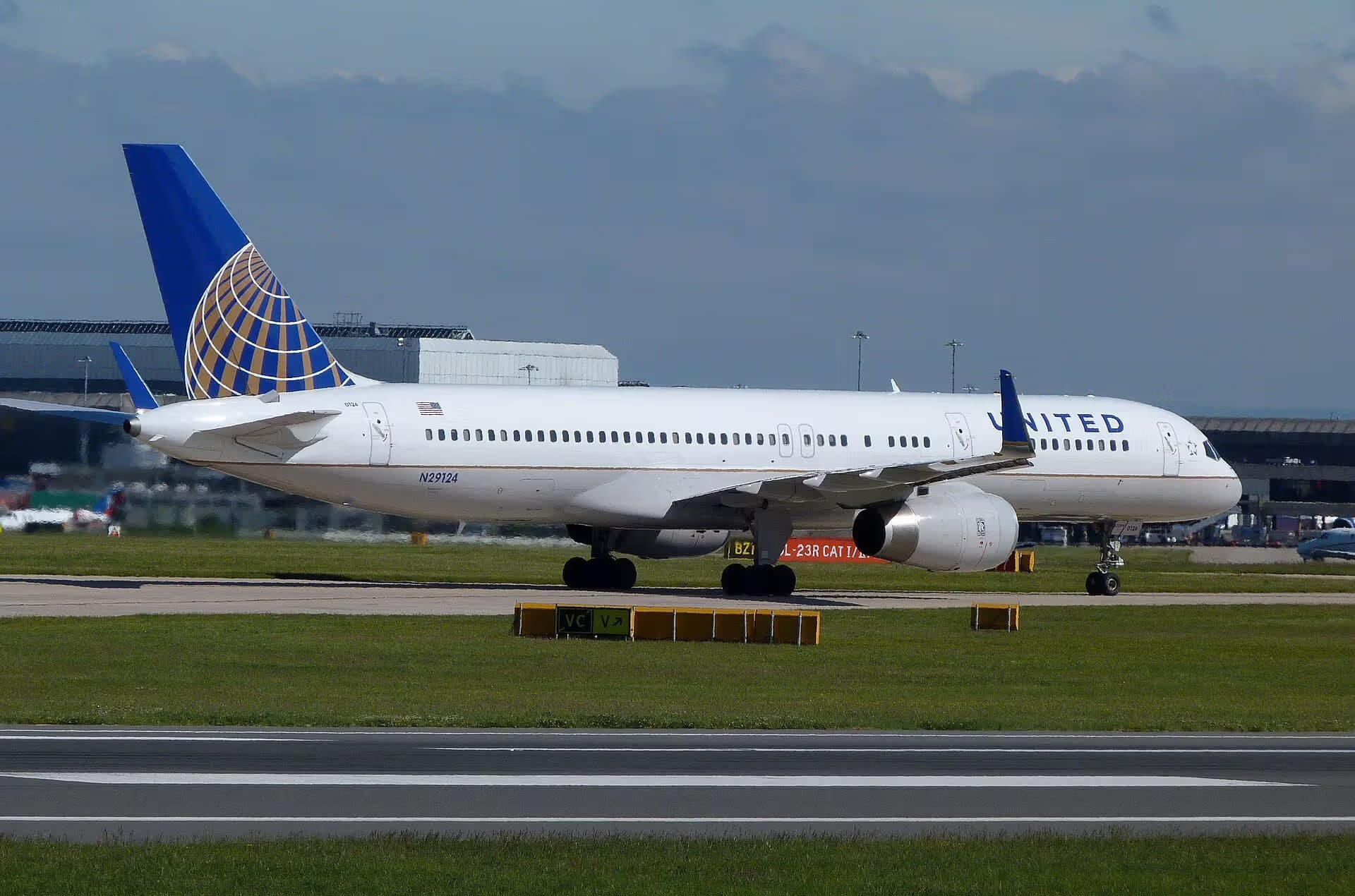 N29124 — Twin-engine aircraft