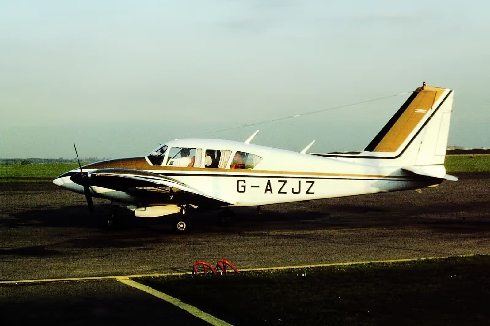 G-AZJZ — Twin-engine aircraft
