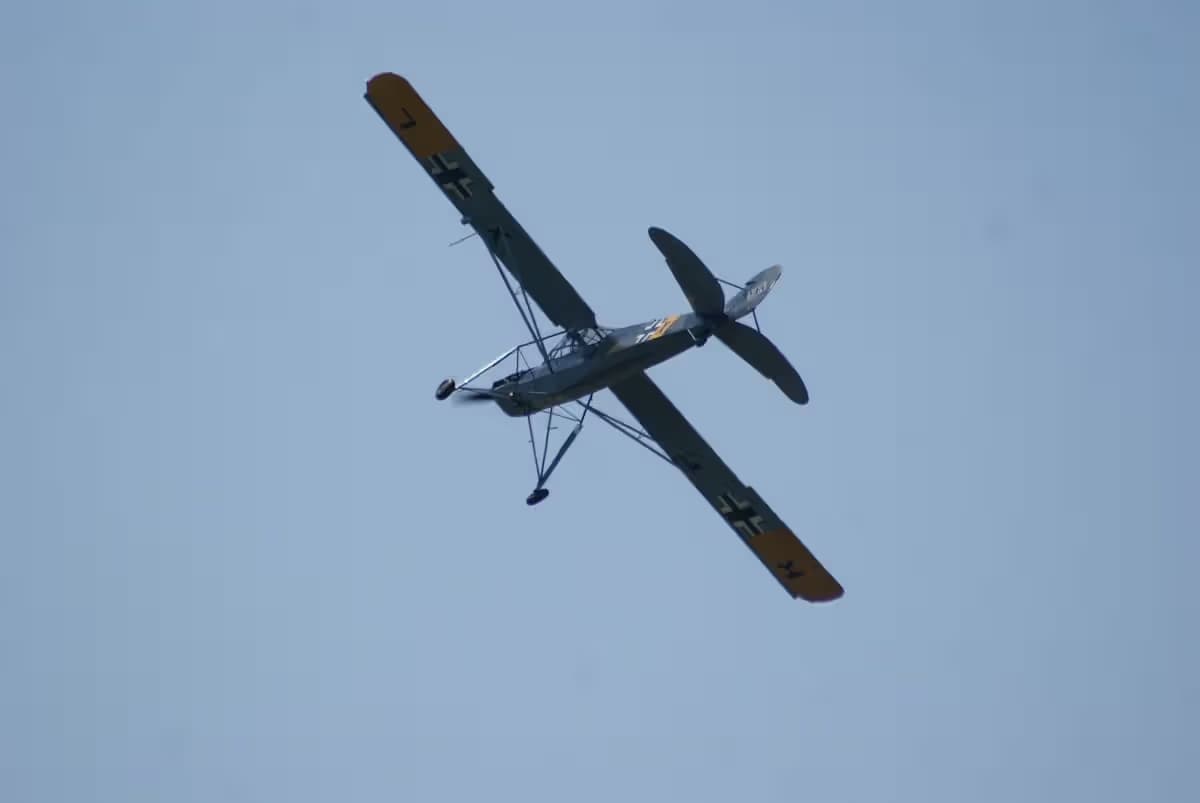 Unidentified — Single-engine aircraft