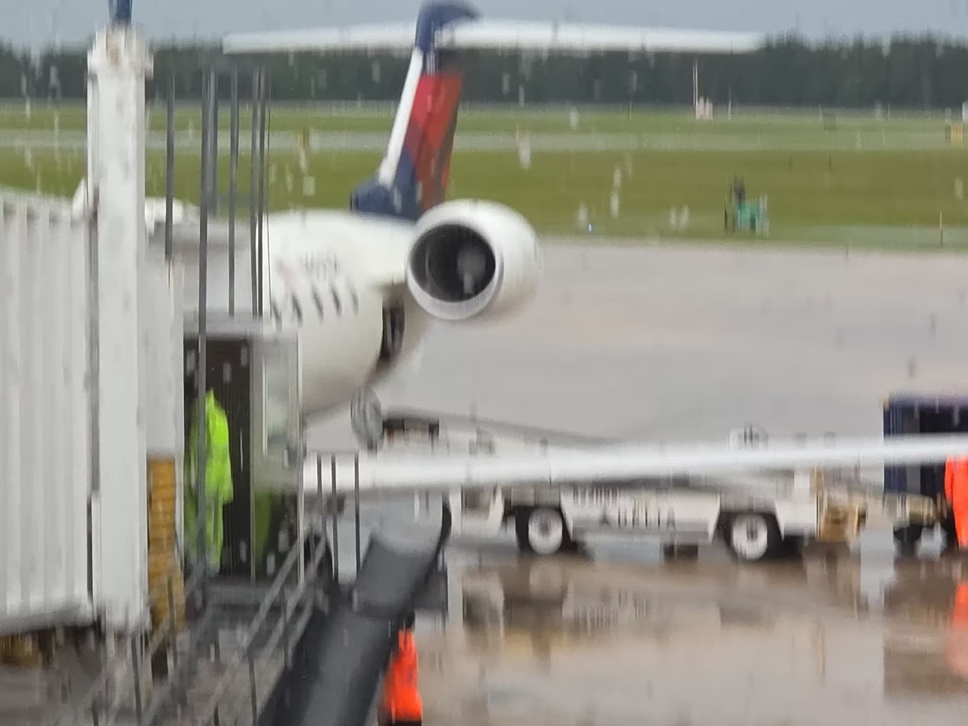 N601LR — 2007 Bombardier CL-600-2D24 at Jacksonville International Airport