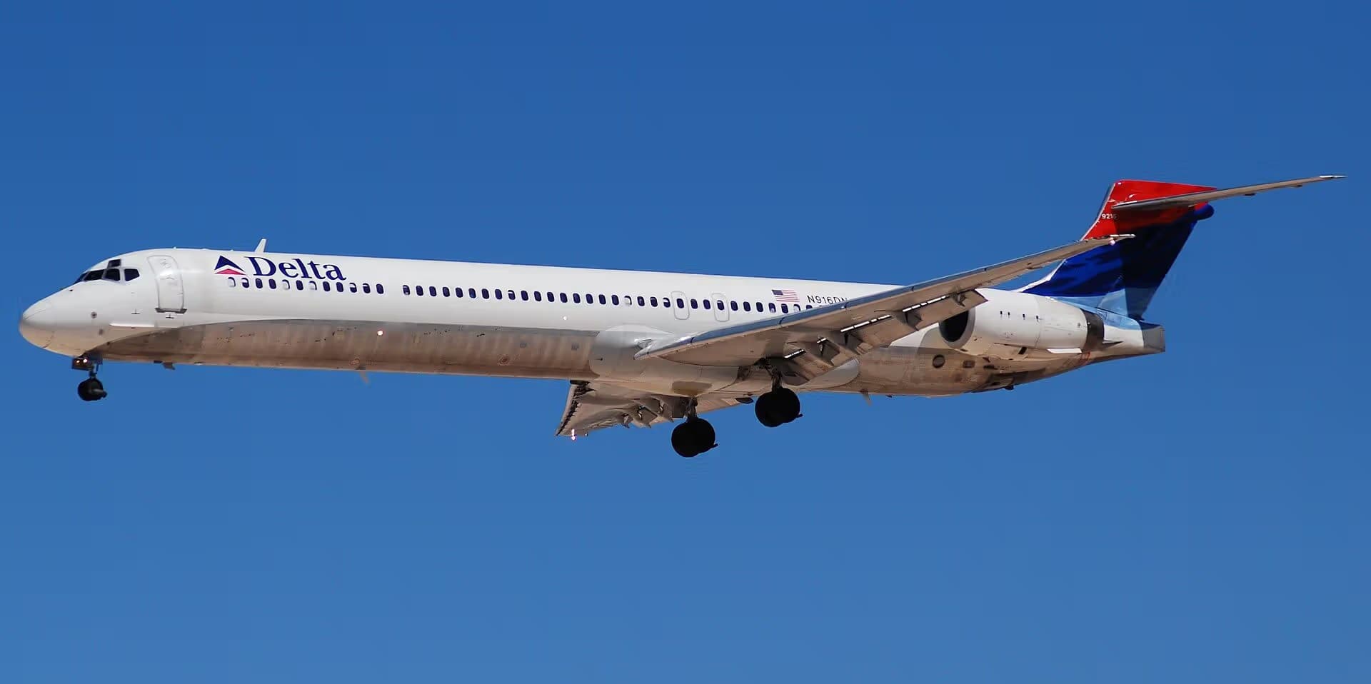 N916DN — Twin-engine aircraft