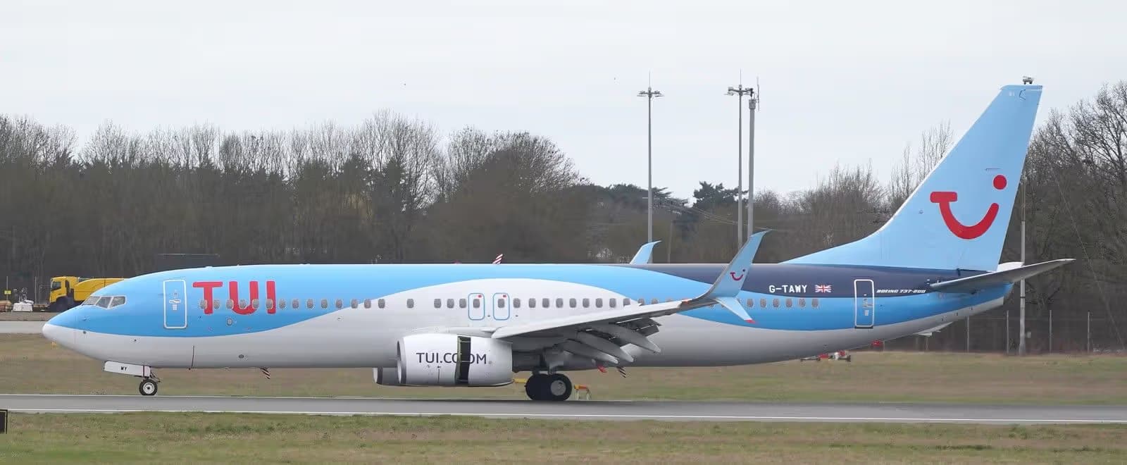 G-TAWY — Twin-engine aircraft