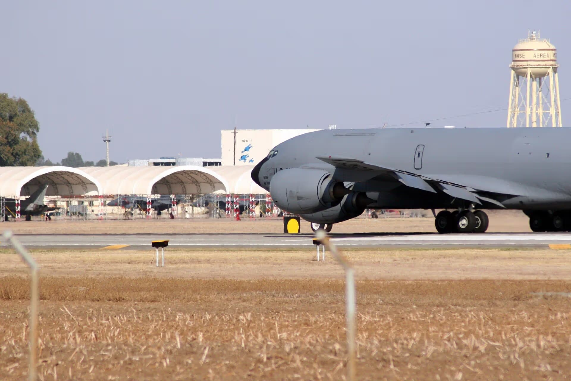 Unidentified — Twin-engine aircraft