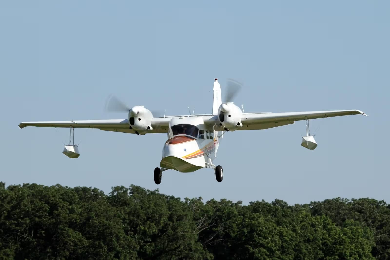 N68102 — Twin-engine aircraft