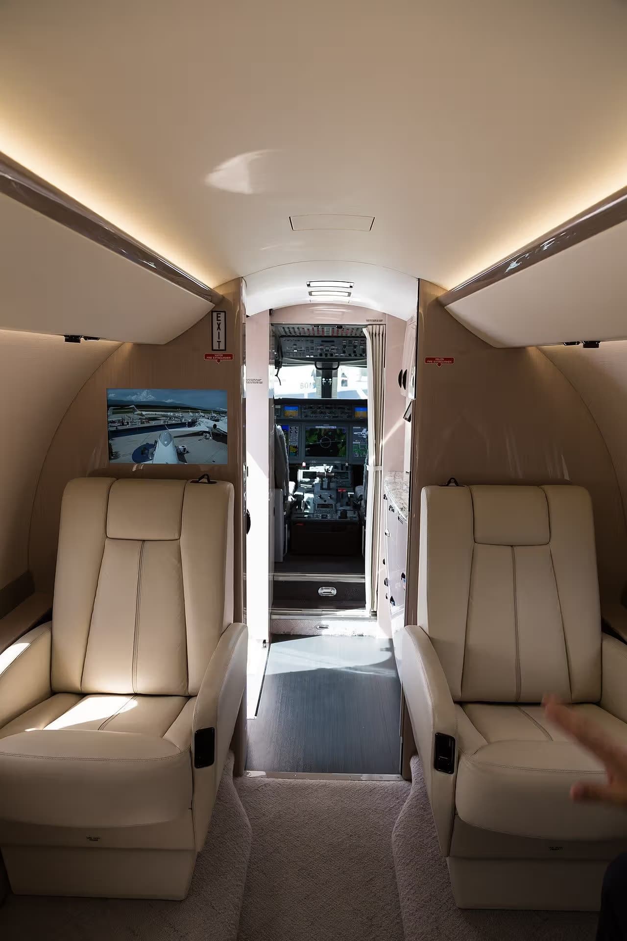 N280GL — Business jet