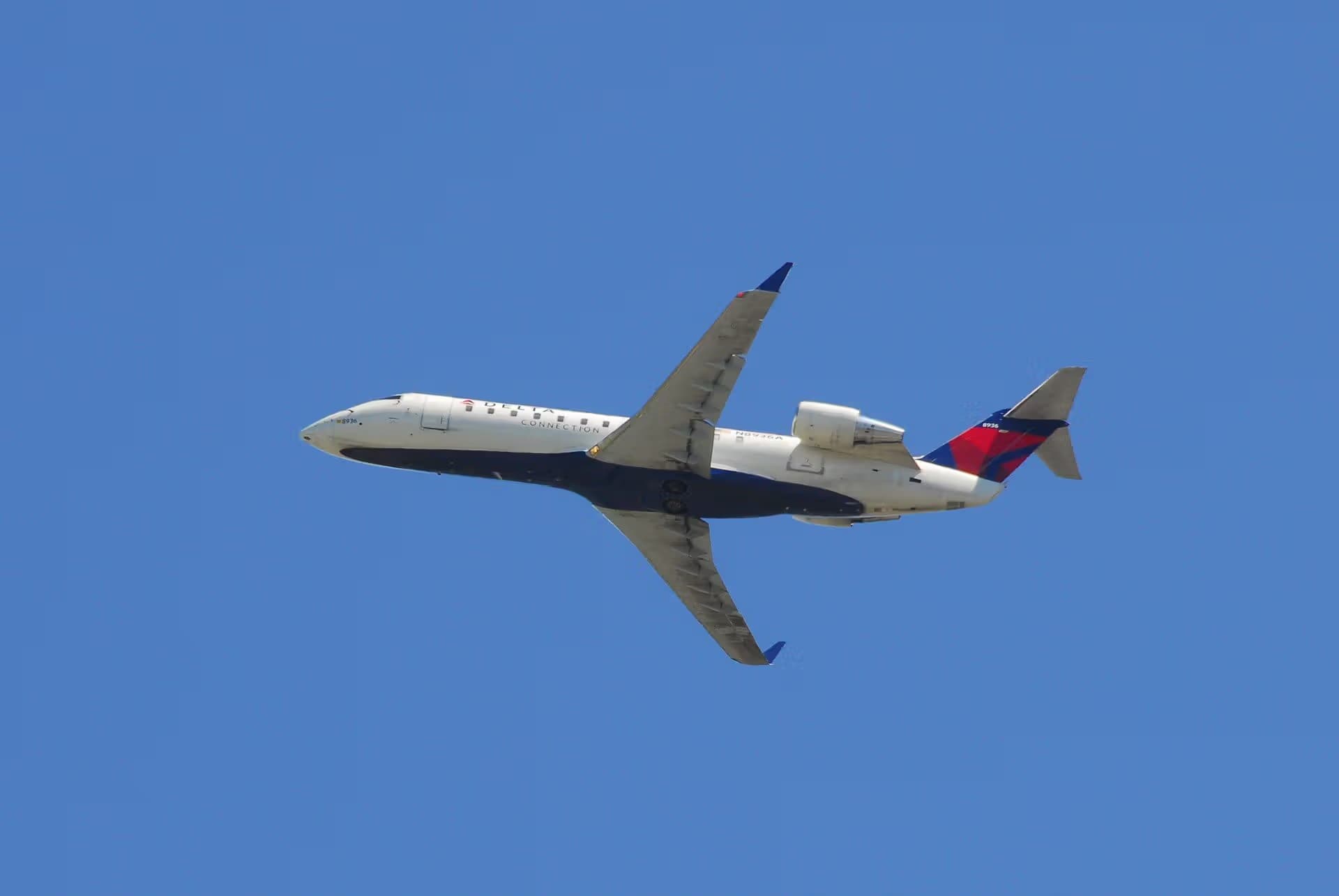 N8936A — Bombardier at Toronto Pearson International Airport