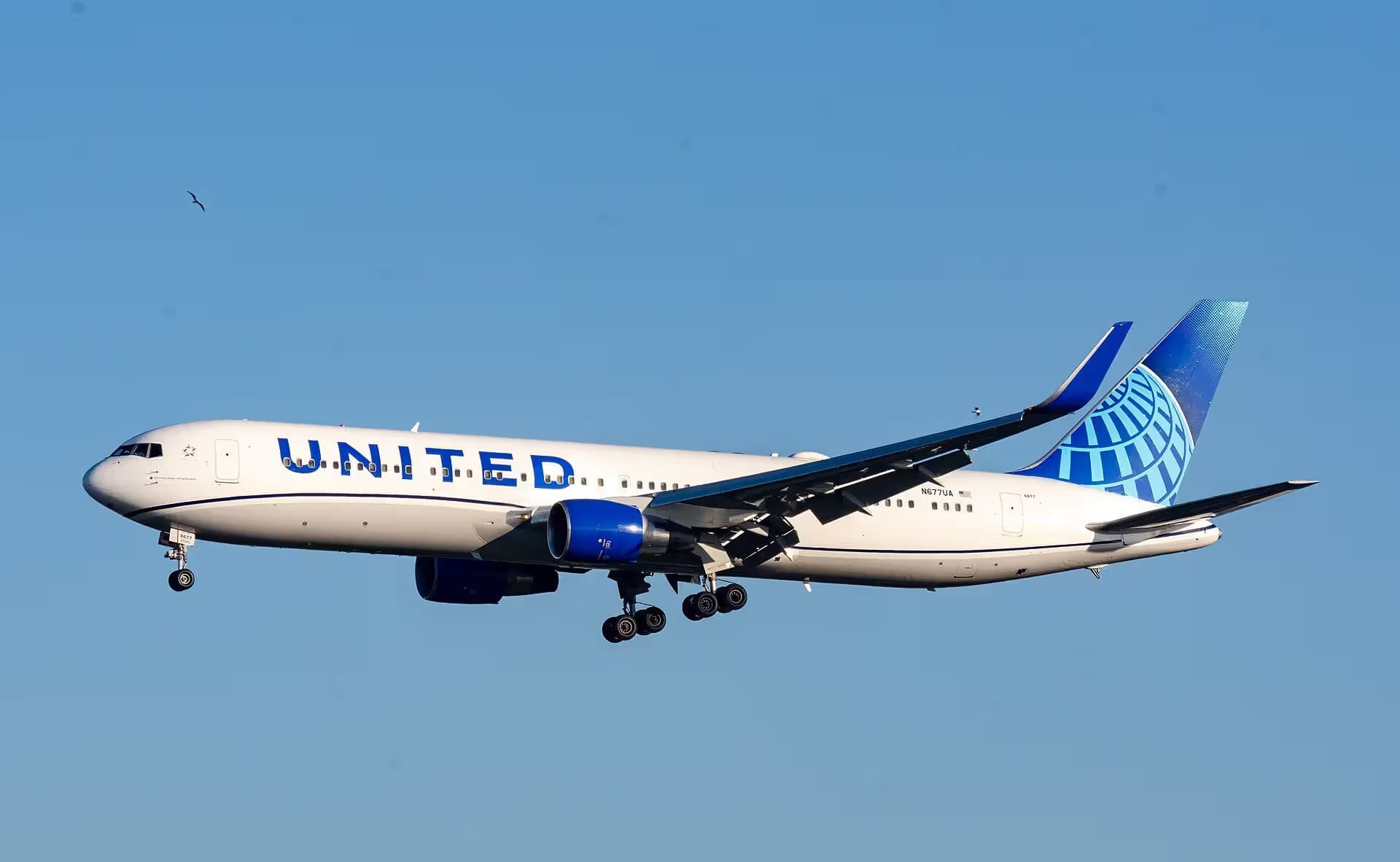 N677UA — Boeing at London Heathrow Airport