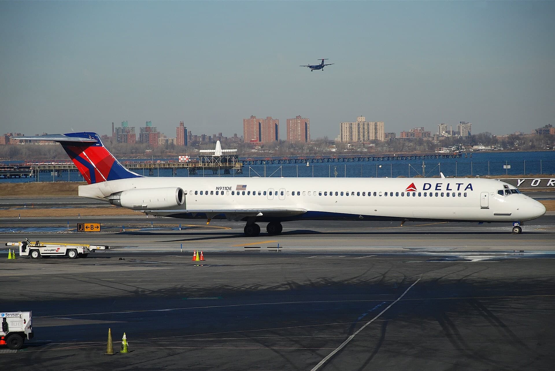 N911DE — Douglas