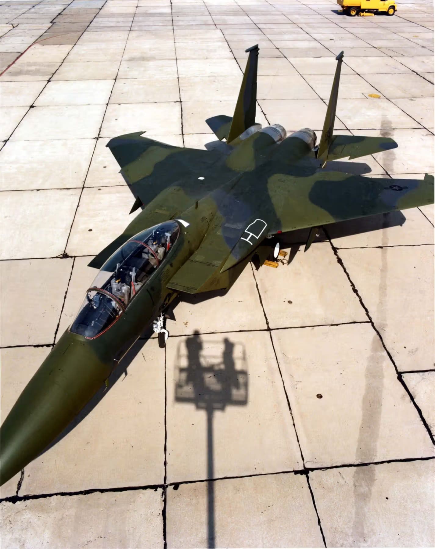 Unidentified — Twin-engine aircraft