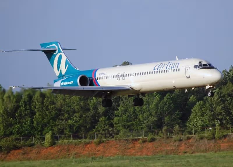 N929AT — Twin-engine aircraft