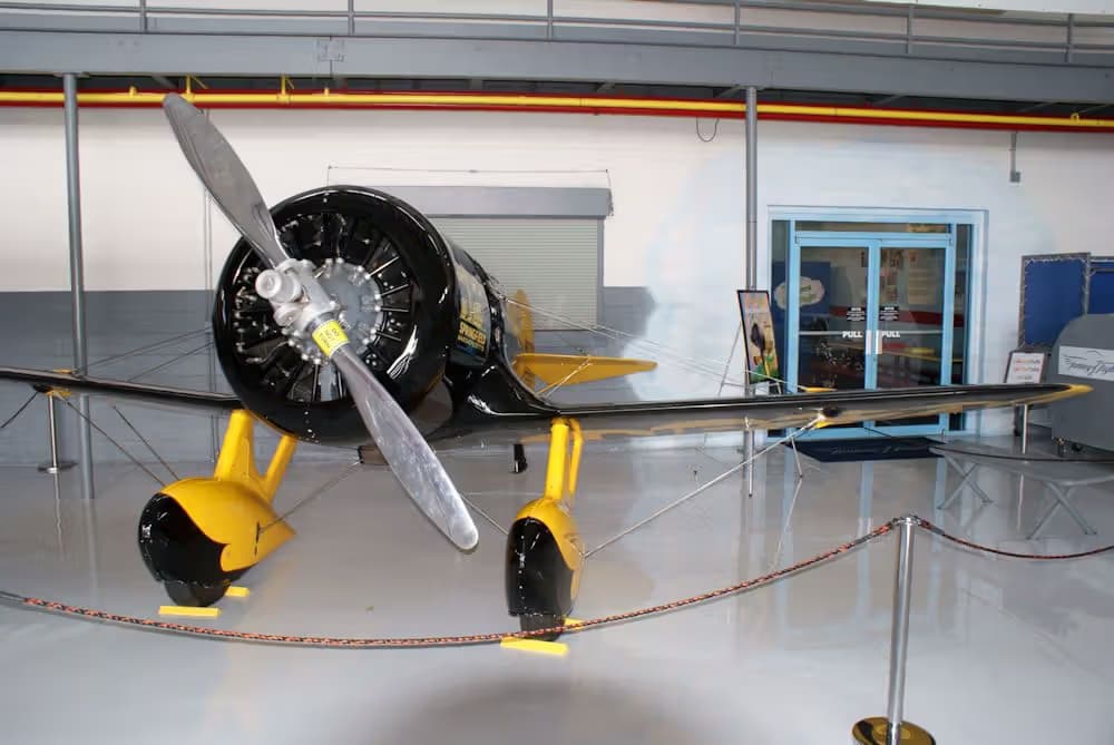 Unidentified — Single-engine aircraft
