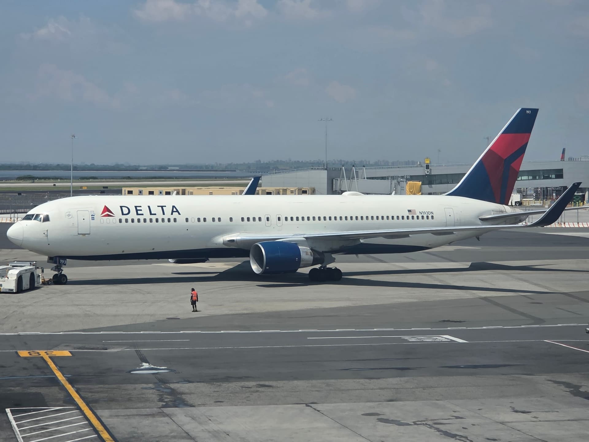 N193DN — Boeing 767-332