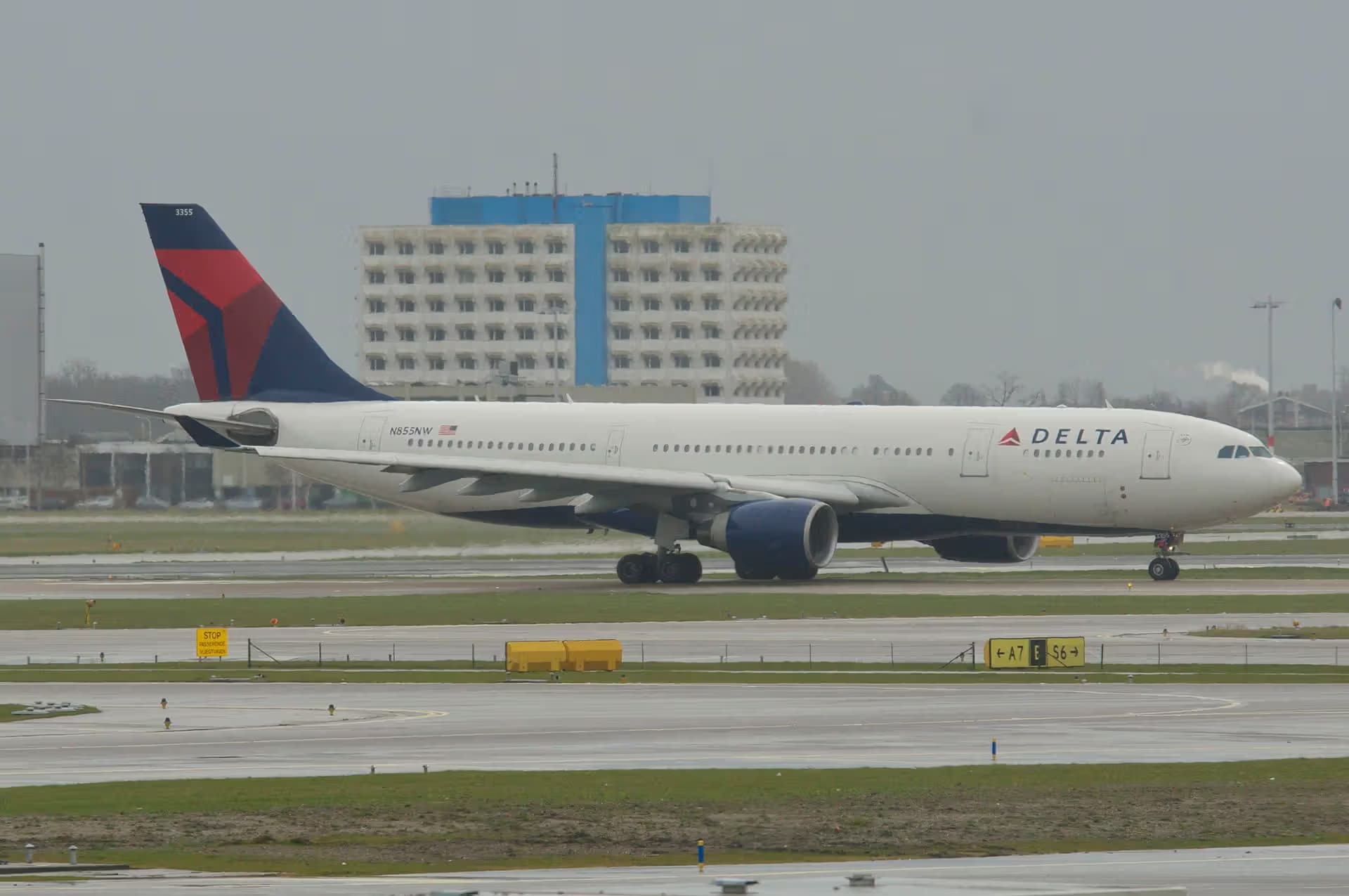 N855NW — Twin-engine aircraft