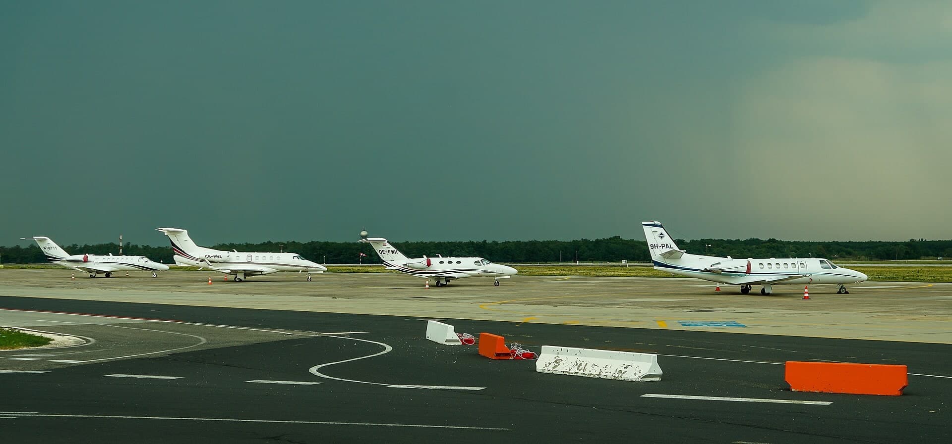 N7877T — Business jet