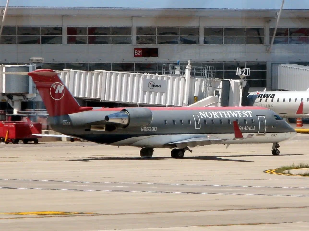 N8533D — Bombardier