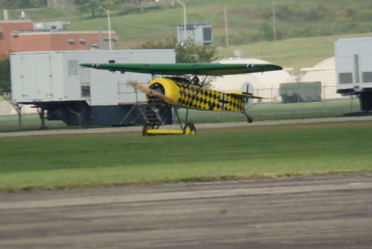 Unidentified — Single-engine aircraft