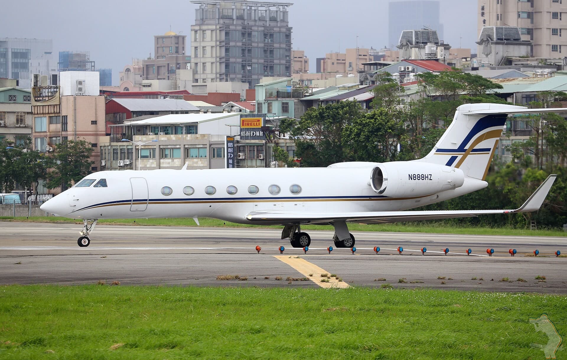 N888HZ — Business jet