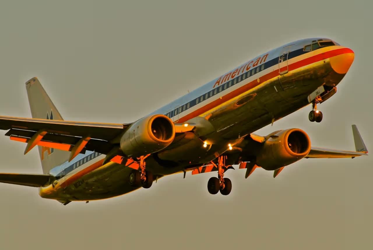 N932AN — Twin-engine aircraft
