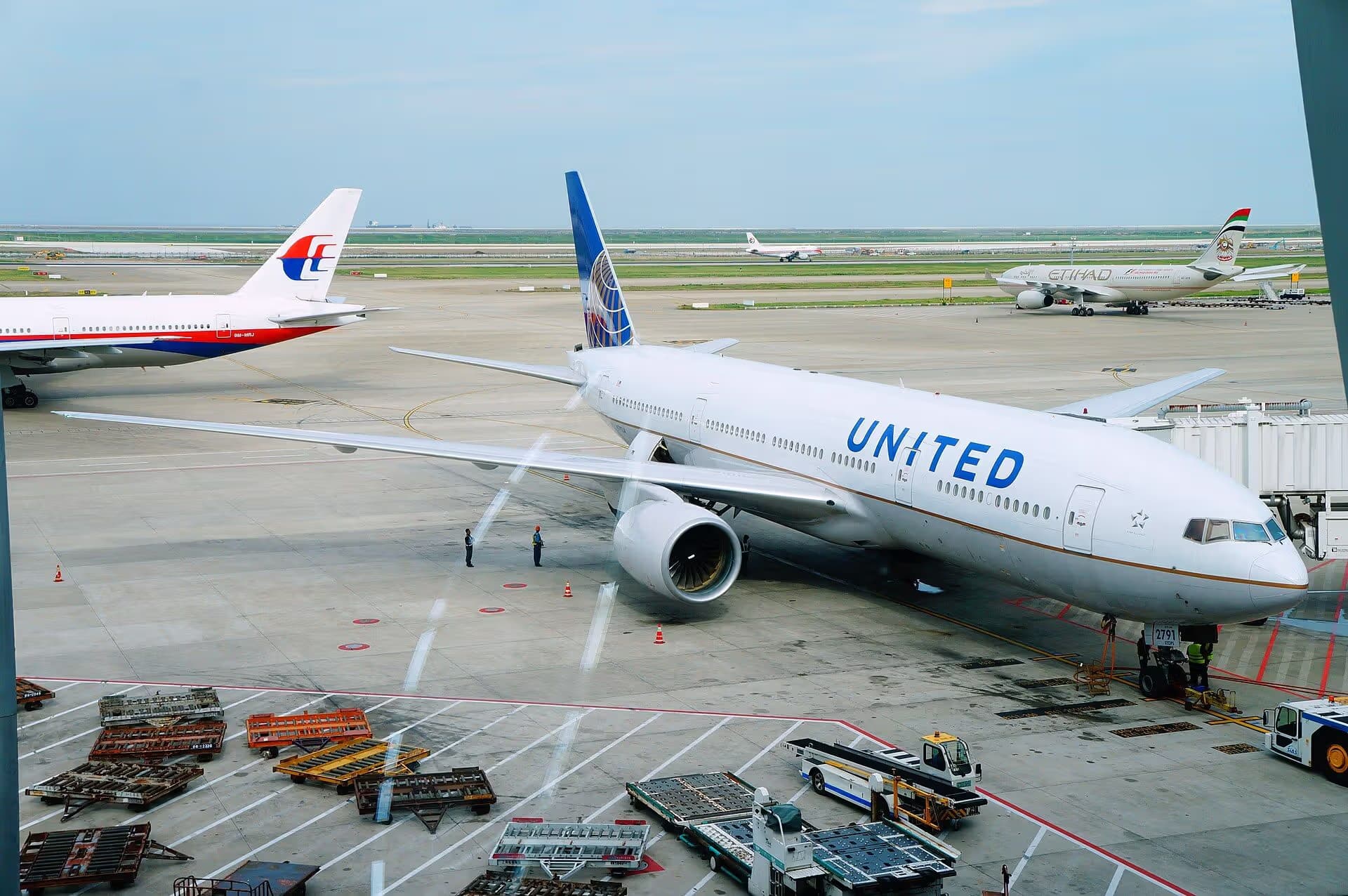 N791UA — Twin-engine aircraft
