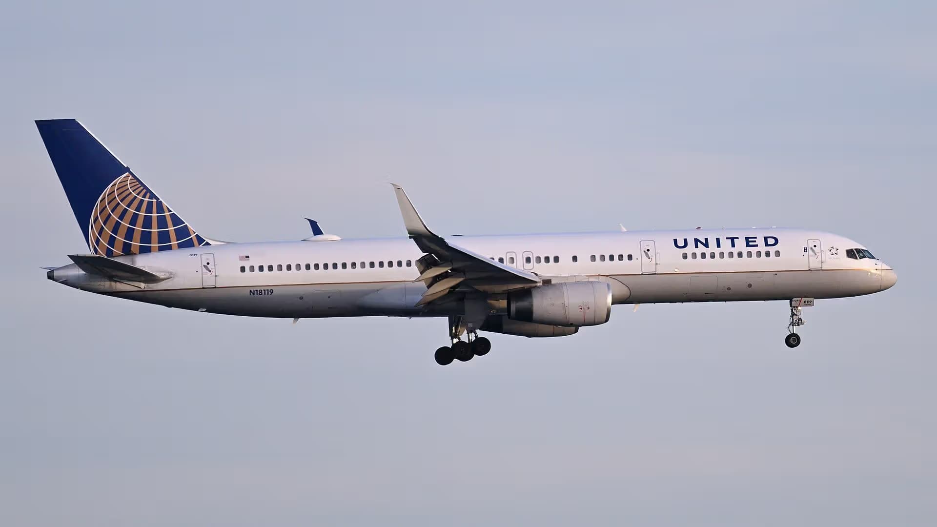 N18119 — Twin-engine aircraft