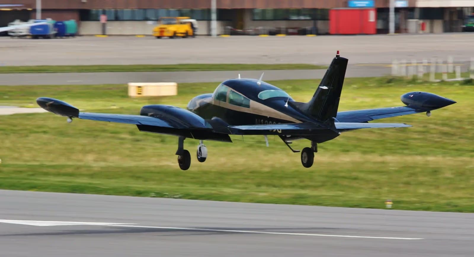 N1909G — Twin-engine aircraft