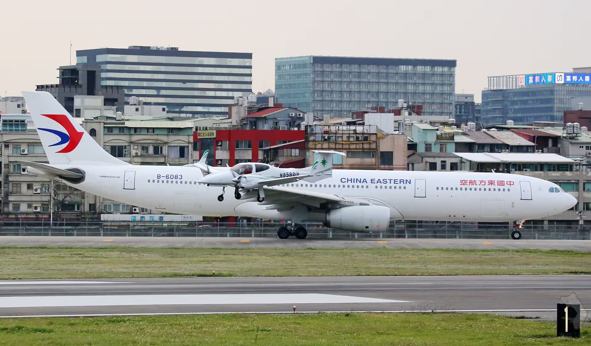 N858BR — Airbus