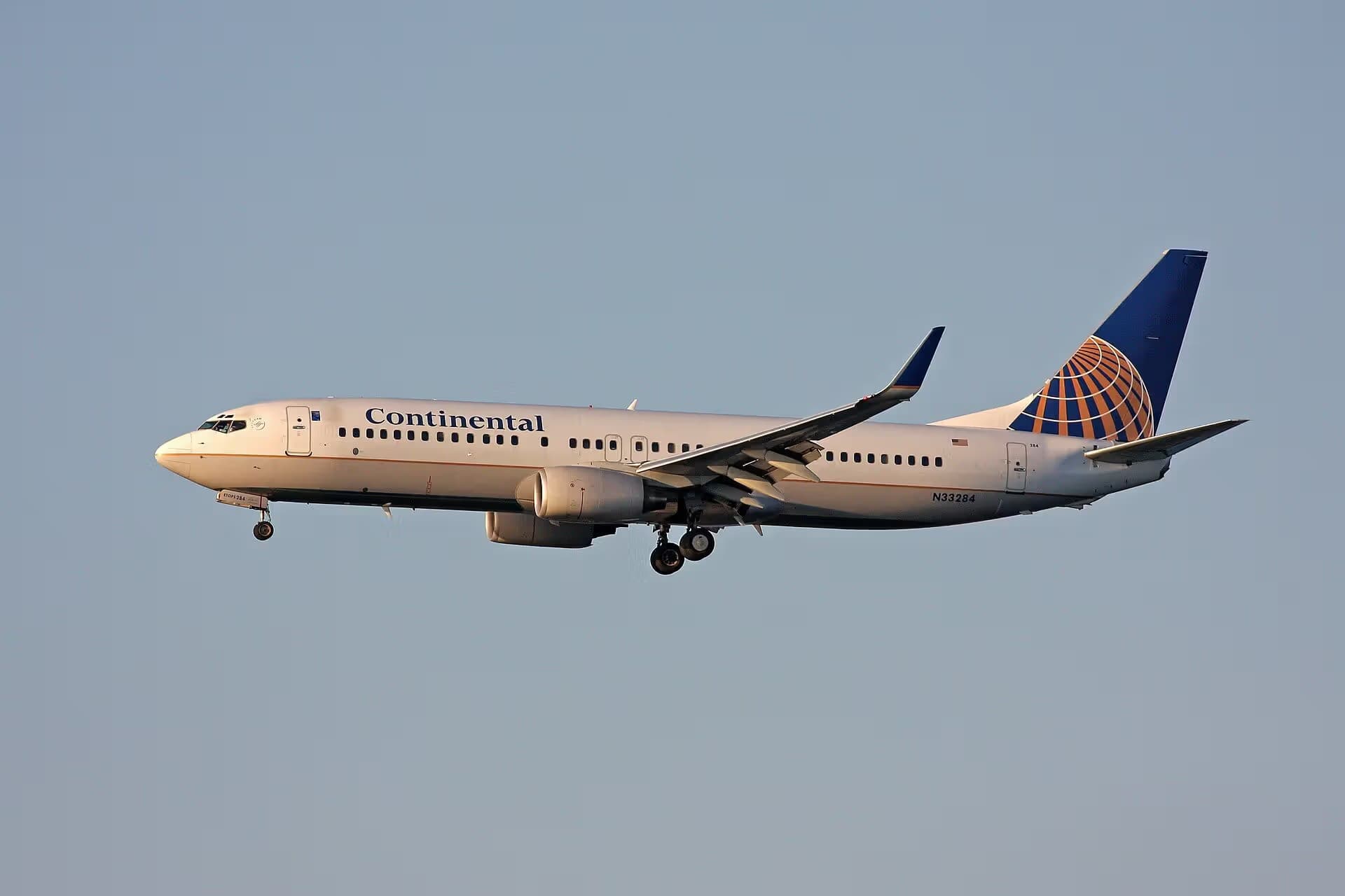 N33284 — Twin-engine aircraft