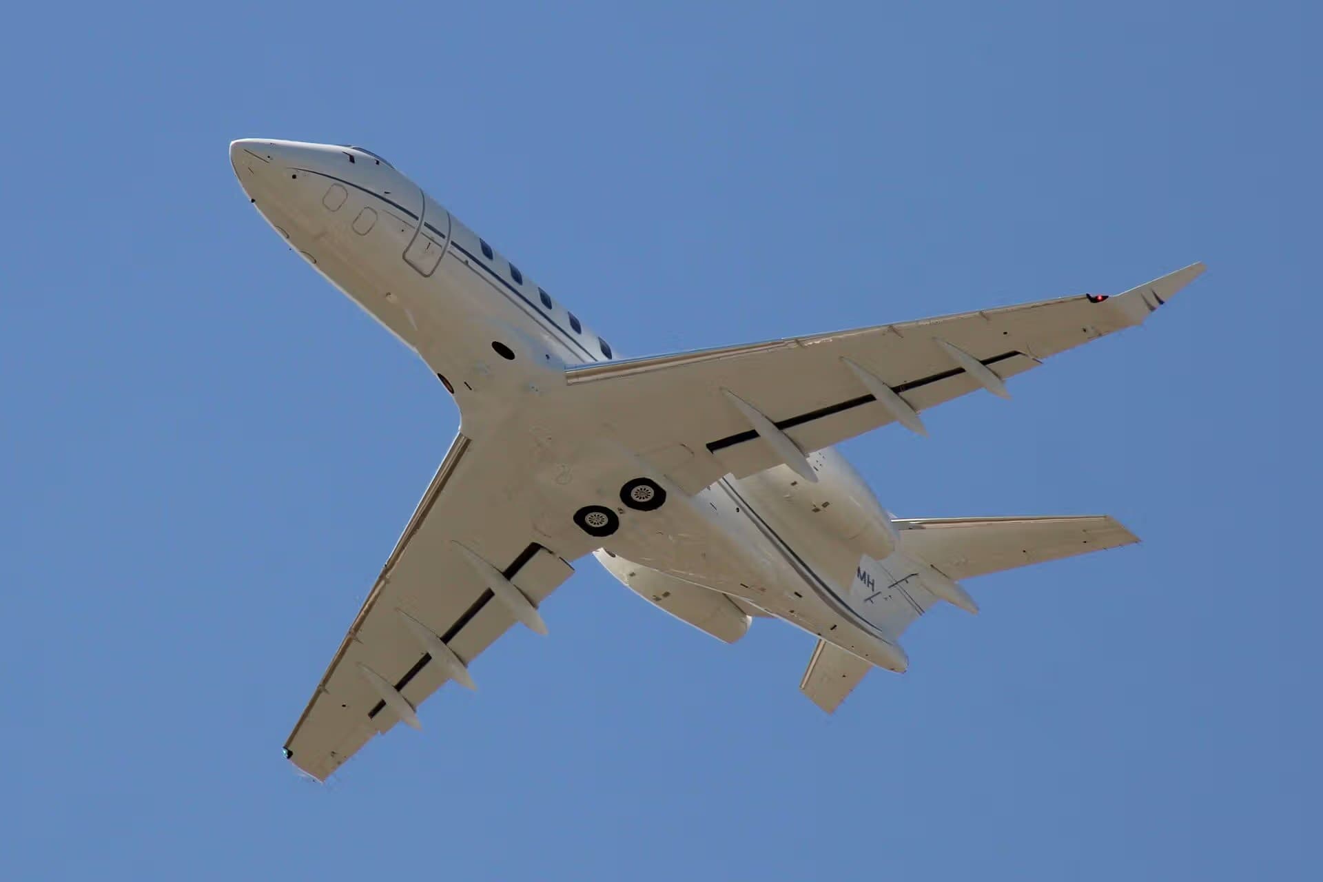 N358MH — Bombardier