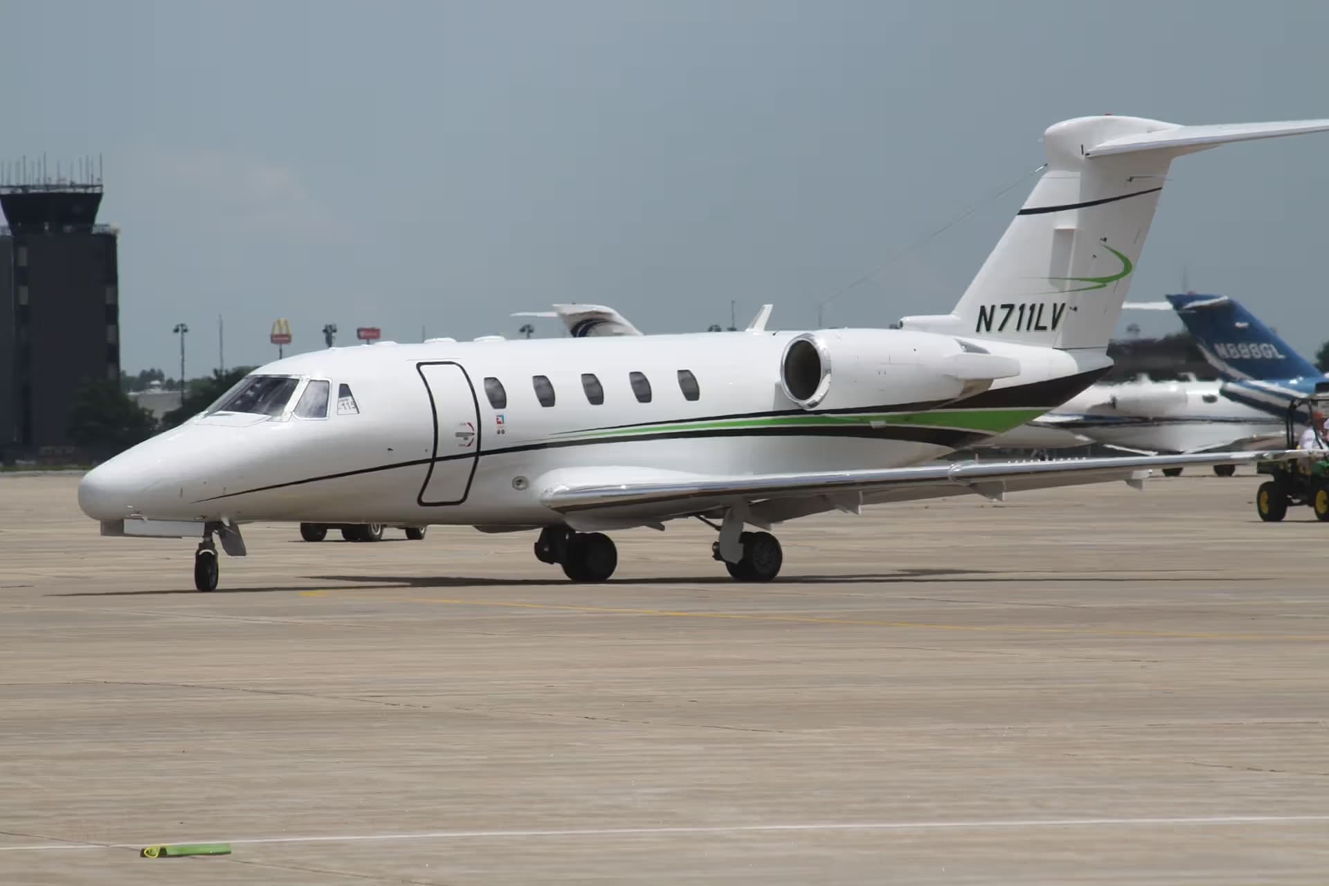 N711LV — Business jet