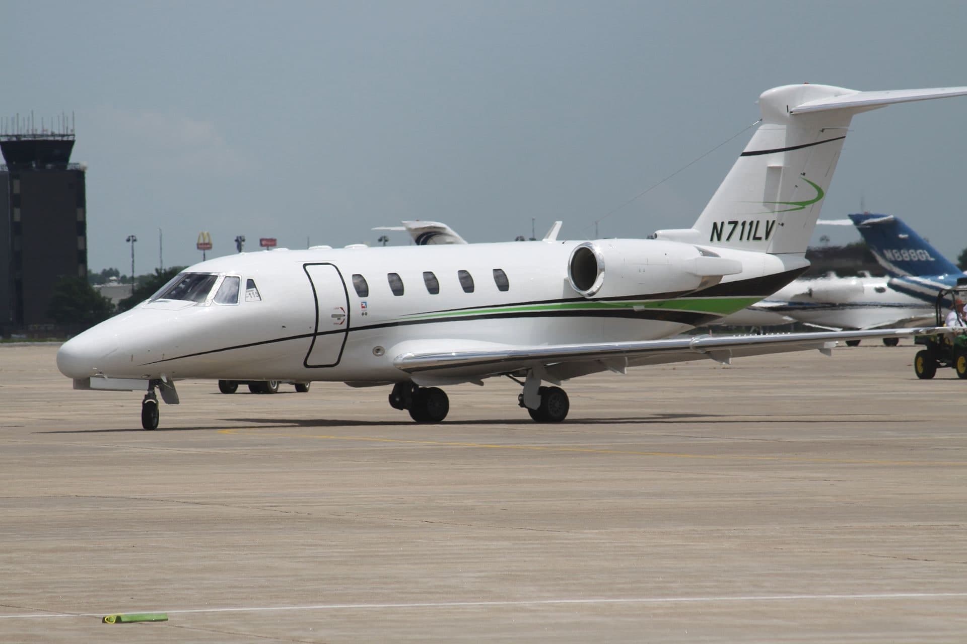N711LV — Business jet