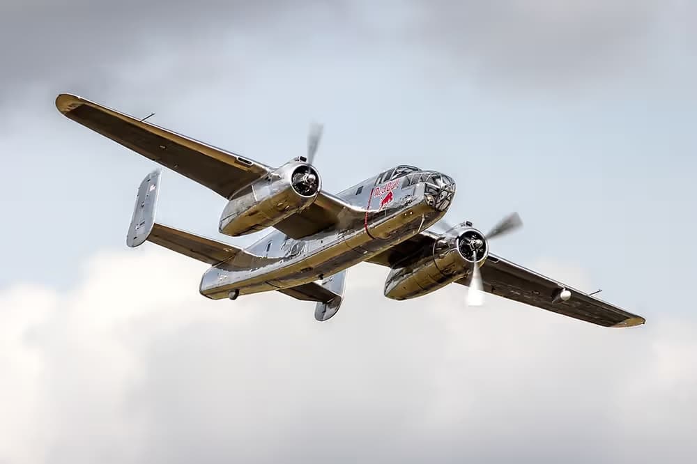 N6123C — Twin-engine aircraft